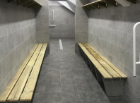 Imaxe dos novos vestiarios do pavillón polideportivo de Bertamiráns