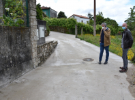 Esta semana o alcalde de Ames e concelleiro de Obras e Servizos Básicos, Blas García, e mailo técnico municipal do Ciclo integral da auga, visitaron o lugar de Castelo, na parroquia de Ames