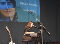 Ames conmemorou o aniversario de Rosalía de Castro cunha gala-homenaxe repleta de poesía e música na Casa da Cultura de Bertamiráns