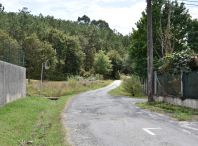 Imaxe da estrada de Eirapedriña, en Bugallido