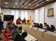 O alumnado de sexto de primaria do CEIP Agro do Muíño visitou hoxe o Salón de Plenos