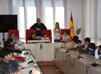 A Casa do Concello recibe a visita do alumnado de cuarto do CEIP Agro do Muíño para coñecer o funcionamento da Administración local