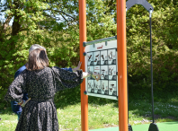 O Concello instala un novo circuíto de calistenia no paseo fluvial de Bertamiráns