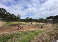 O amesán Alex García imponse na categoría elite do Gran premio Concello de Ames de supercross 2024