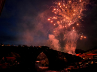 As “Noites en Vela” da Ponte Maceira volven iluminar o límite municipal entre Ames e Negreira