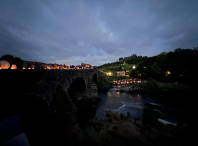 As “Noites en Vela” da Ponte Maceira volven iluminar o límite municipal entre Ames e Negreira