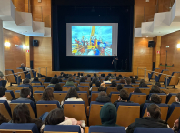 O fotoxornalista e activista, Alejandro Zapico, presenta o documental “No habrá paz sin las mujeres” no IES do Milladoiro