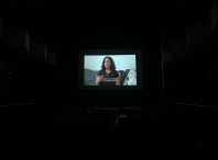 O fotoxornalista e activista, Alejandro Zapico, presenta o documental “No habrá paz sin las mujeres” no IES do Milladoiro