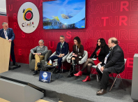 Ames estivo en Fitur representado ás asociacións de Fisterra-Muxía e Muros-Noia para a promoción de dous dos tres camiños que discorren polo seu territorio