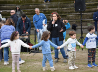 A comunidade educativa amesá reafírmase na activación do Modo Galego cantando e bailando